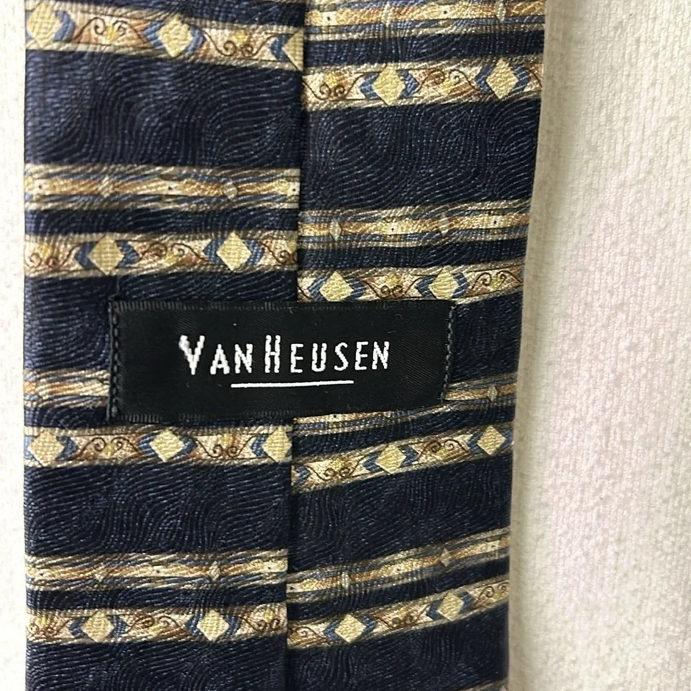 Van-Heusen Silk Men’s Ties (3) Black Blue Gray Cream Neutrals Perfect Condition